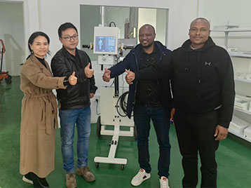 Kenya clients visit our X-ray & C-arm machine factory